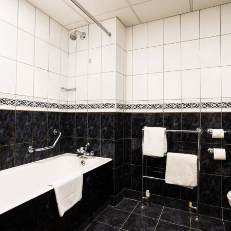 Bathroom in Glendalough hotel